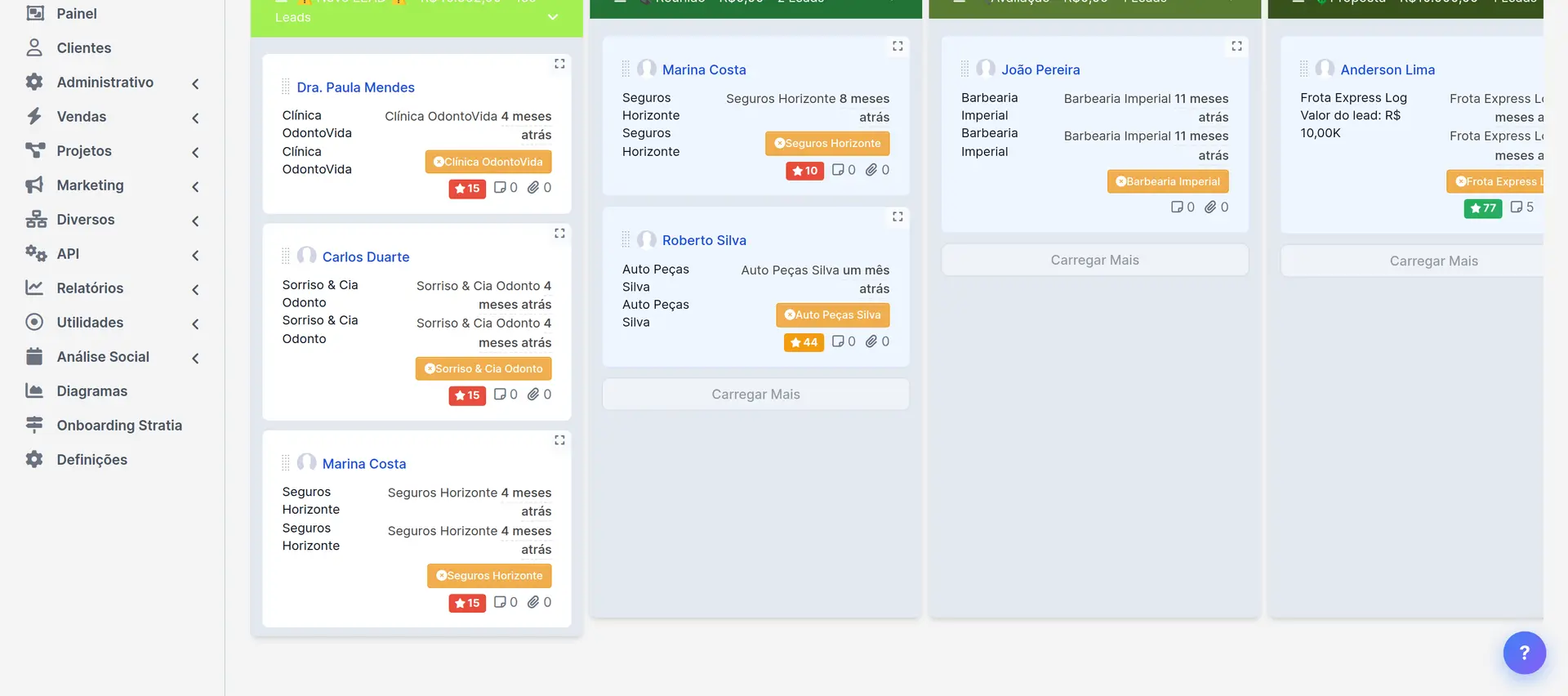 Funil de vendas kanban do Stratia CRM com leads organizados por etapa e valor